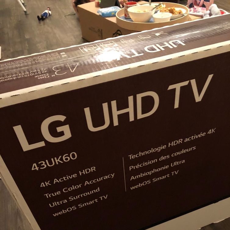 LG 43型4K HDR智慧物聯網電視外盒背面